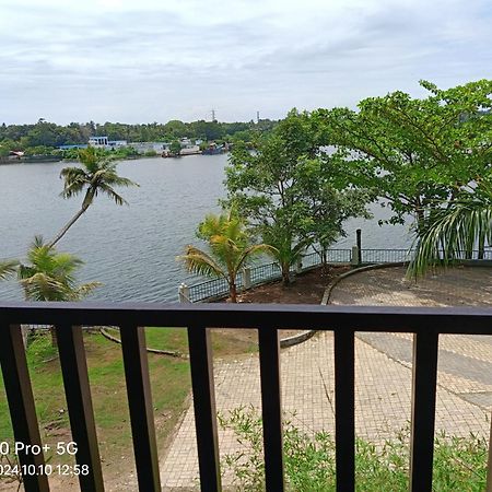 Ripples Backwater Resort, Kollam Bagian luar foto