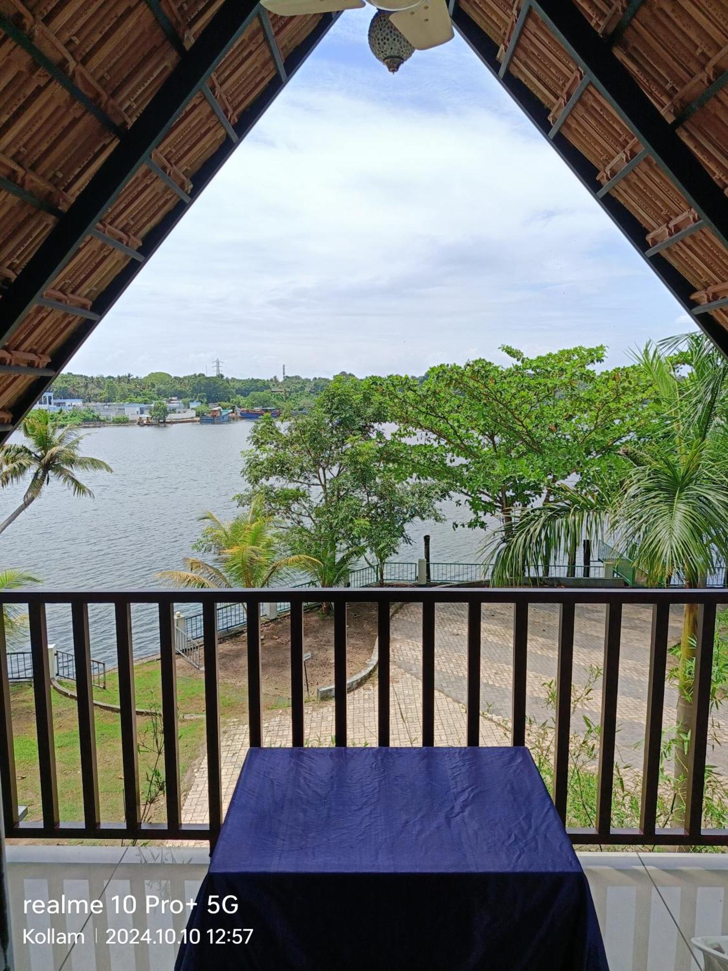Ripples Backwater Resort, Kollam Bagian luar foto