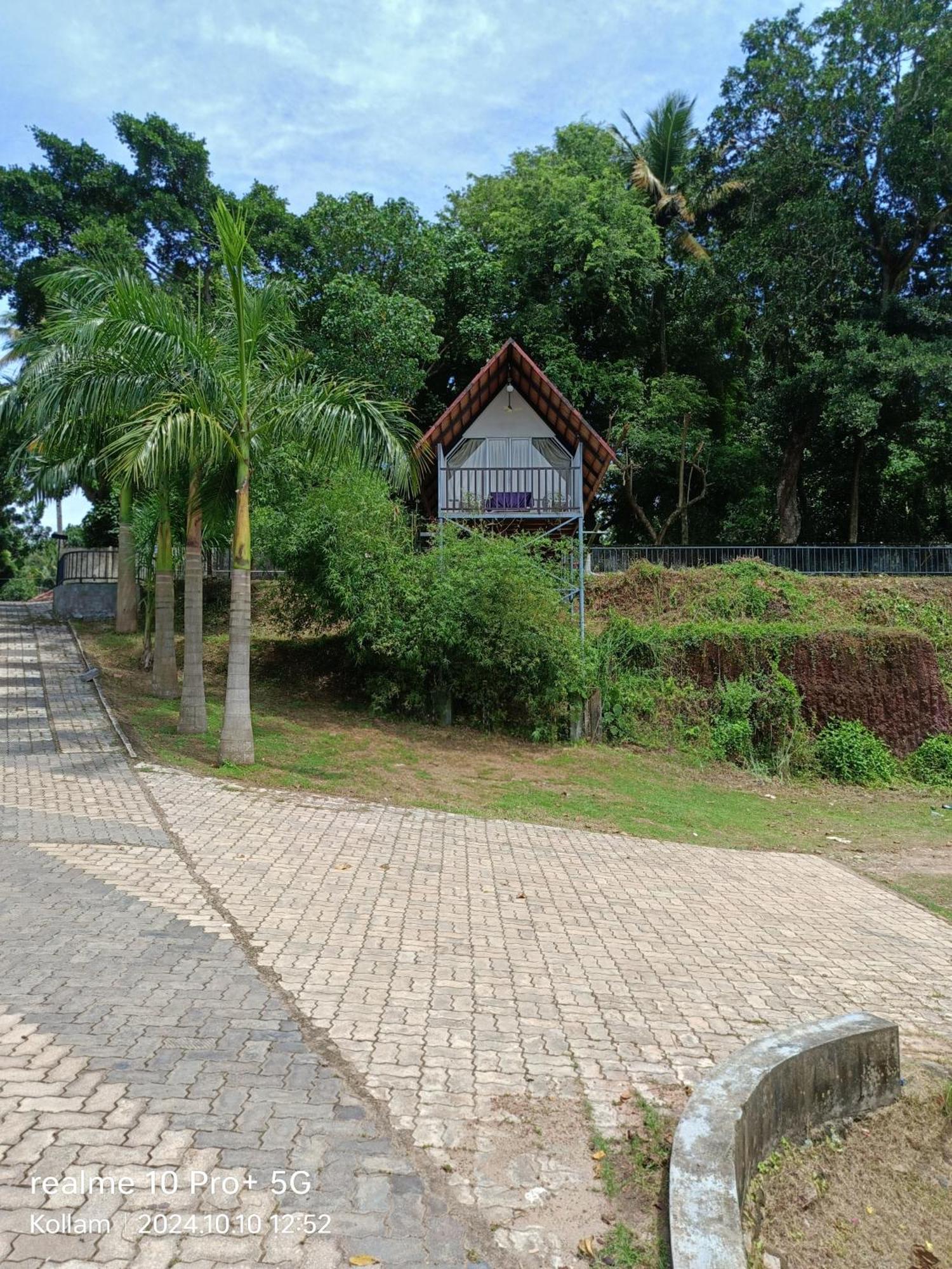 Ripples Backwater Resort, Kollam Bagian luar foto