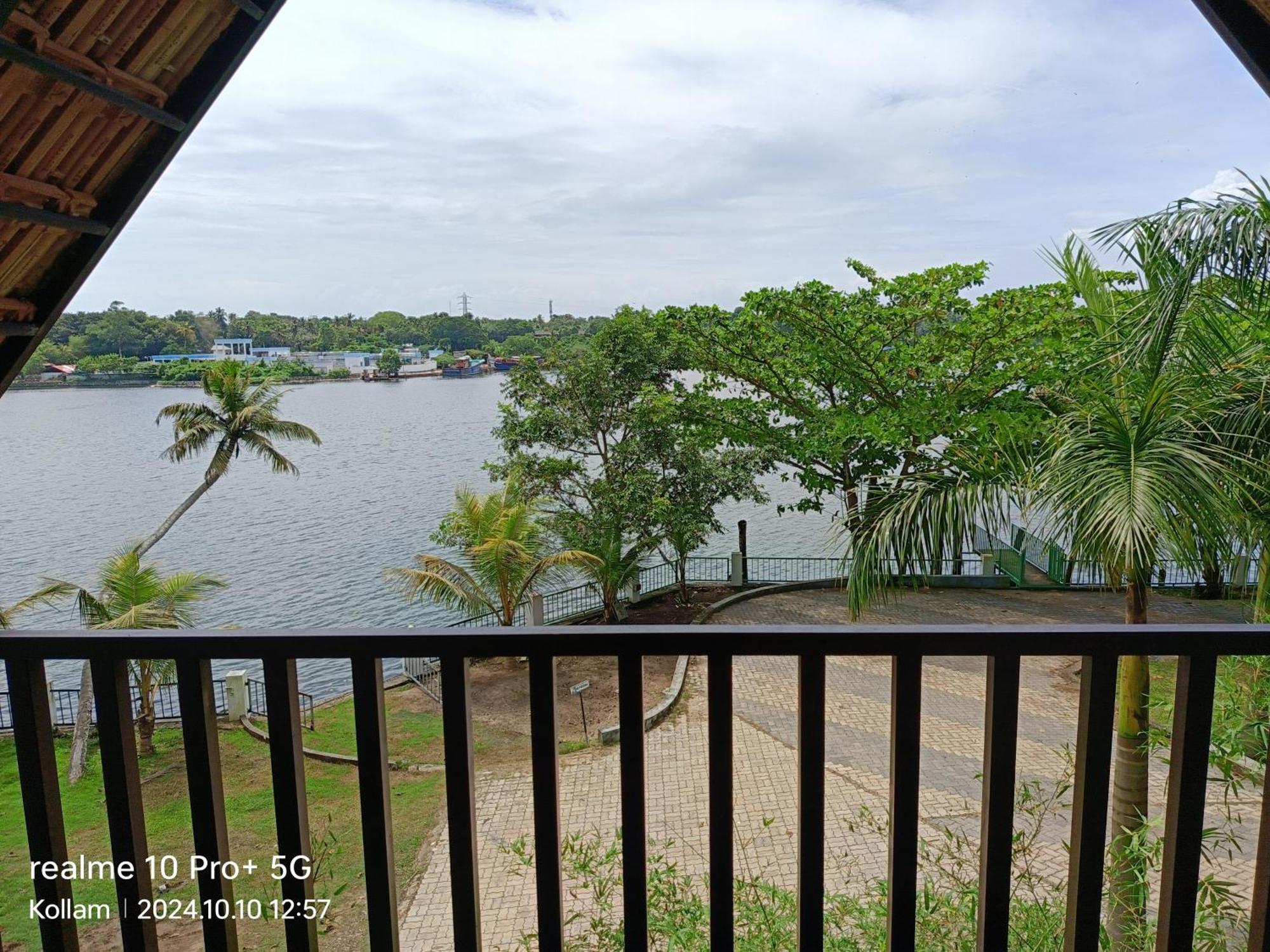 Ripples Backwater Resort, Kollam Bagian luar foto